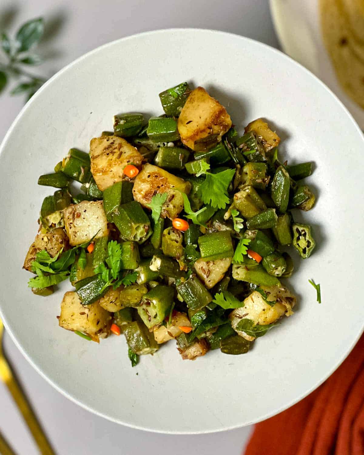 aloo bhindi served on a plate