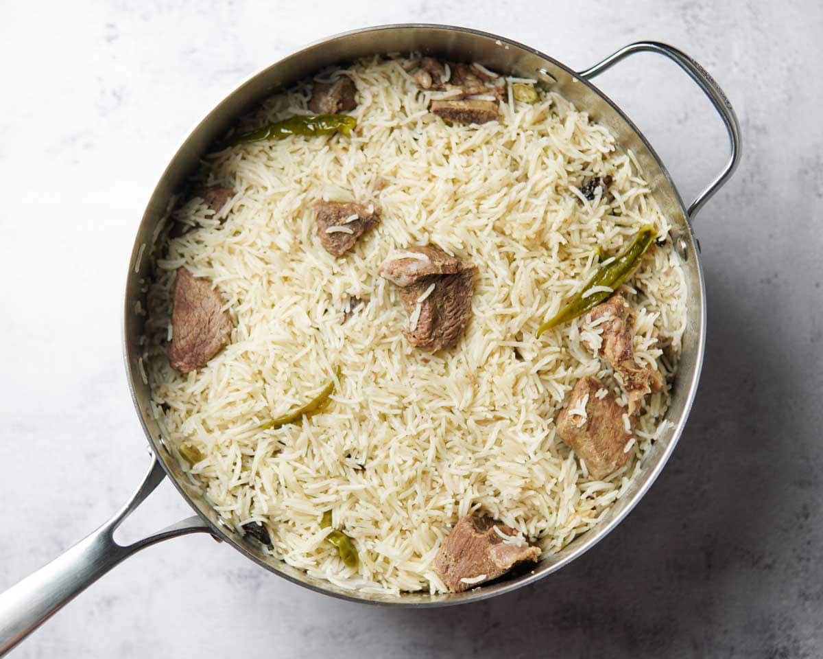 cooked beef pulao in a large pan