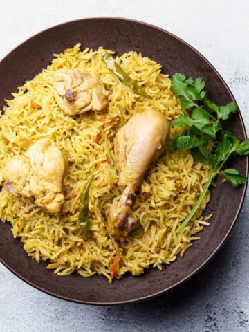 hariyali chicken pulao on a plate